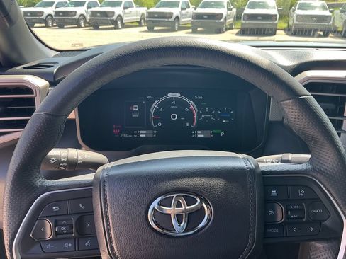 Used 2025 Toyota Tundra Limited AWD/4WD image 28