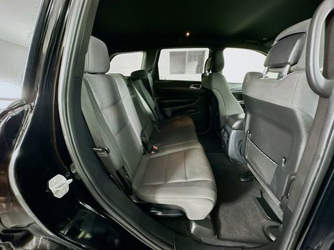 Used 2019 Jeep Grand Cherokee Laredo image 33