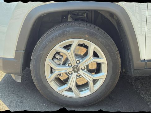 Used 2025 Jeep Compass Latitude AWD/4WD image 30
