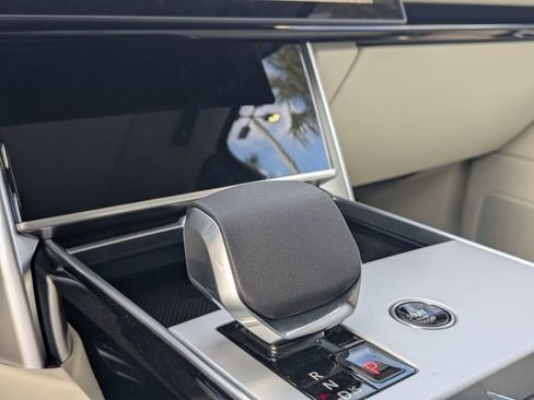 New 2025 Land Rover Range Rover Long Wheelbase SE AWD/4WD image 27