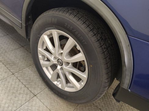 Used 2019 Nissan Rogue SV FWD image 31