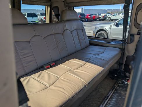 Used 2004 Ford E-150 and Econoline 150 image 8