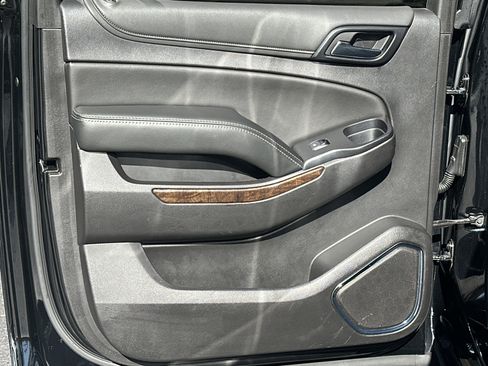 Used 2020 Chevrolet Suburban LT RWD image 23