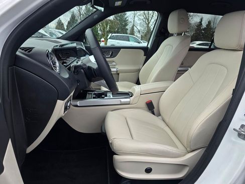 Used 2025 Mercedes-Benz GLB 250 4MATIC image 13