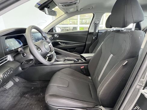 Used 2024 Hyundai Elantra SE FWD image 11