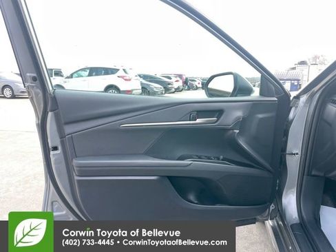 Used 2025 Toyota Camry SE image 18