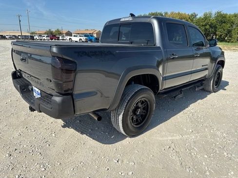 Used 2020 Toyota Tacoma TRD Off-Road AWD/4WD image 6
