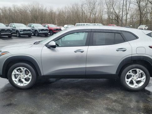 Used 2019 Chevrolet Trax LT w/ LT Convenience Package image 3