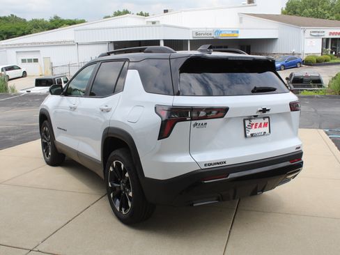 New 2026 Chevrolet Equinox RS w/ Convenience Package III FWD image 5
