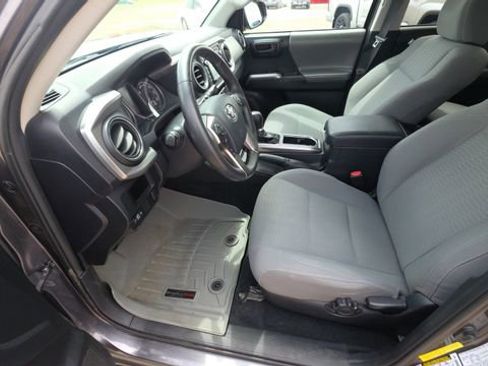 Used 2017 Toyota Tacoma SR5 w/ Tow Package RWD image 13