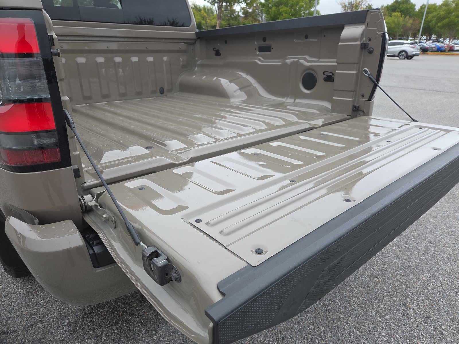 Used 2024 Nissan Frontier PRO-4X w/ Off-Road Protection Package AWD/4WD image 9