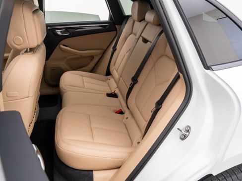 Certified 2026 Porsche Macan AWD/4WD image 19