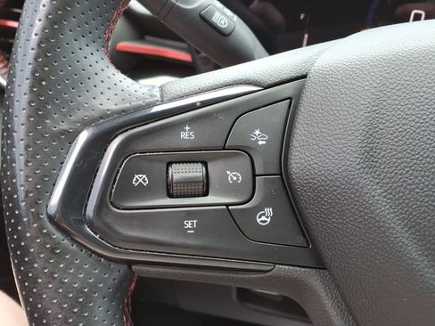 Certified 2025 Chevrolet Trax RS FWD image 16