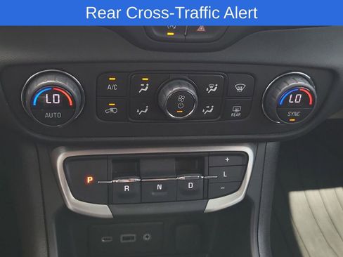 Used 2024 GMC Terrain SLE w/ Driver Convenience Package image 28