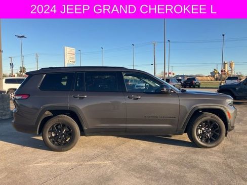Used 2024 Jeep Grand Cherokee L Altitude image 8