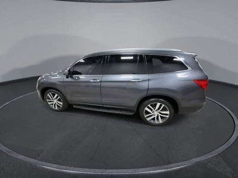 Used 2018 Honda Pilot Touring image 2