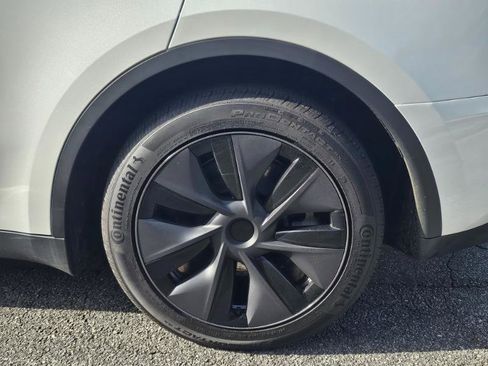 Used 2025 Tesla Model Y Long Range image 19