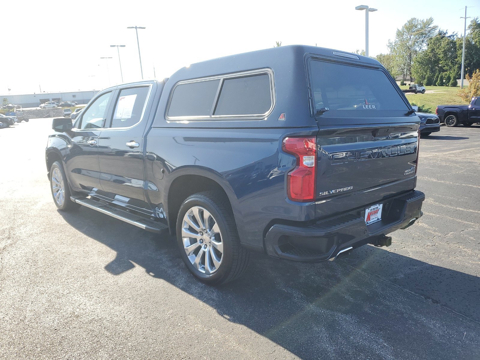 Used 2022 Chevrolet Silverado 1500 High Country w/ Technology Package AWD/4WD image 3