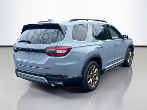 Used 2024 Honda Pilot Touring image 7
