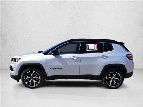 Used 2025 Jeep Compass Limited AWD/4WD image 9
