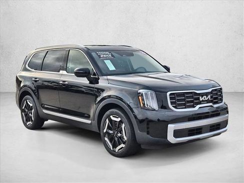 Used 2025 Kia Telluride S FWD image 3
