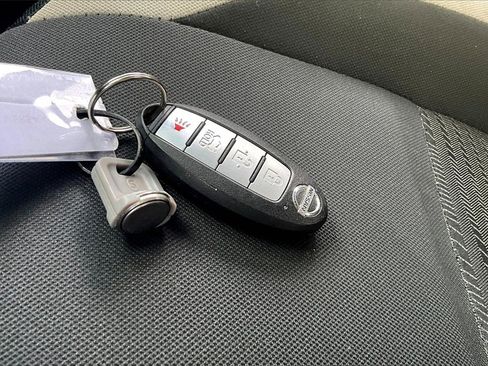 Used 2021 Nissan Versa SV image 10