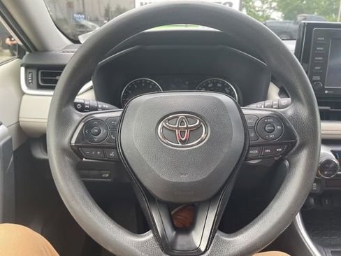 Used 2020 Toyota RAV4 XLE w/ Convenience Package FWD image 18