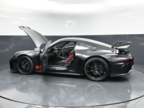 Certified 2025 Porsche 911 GT3 RWD image 30