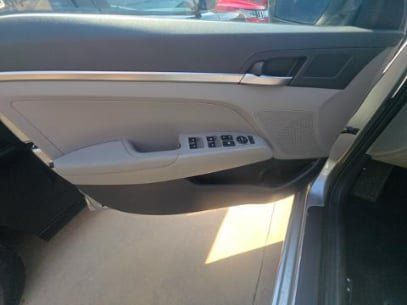Used 2020 Hyundai Elantra SE FWD image 12