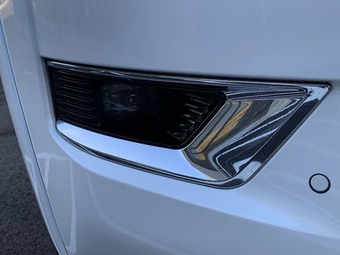 Used 2023 Nissan Armada SL w/ Captain's Chairs Package image 10