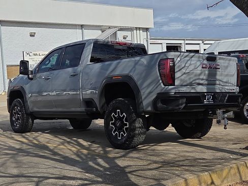 Used 2025 GMC Sierra 2500 AT4X image 3