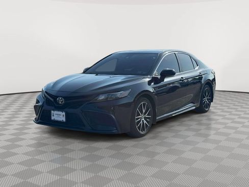 Used 2022 Toyota Camry SE w/ Cold Weather Package AWD/4WD image 3