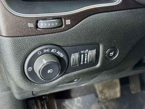 Used 2022 Jeep Cherokee Trailhawk w/ Premium Leather Package image 18