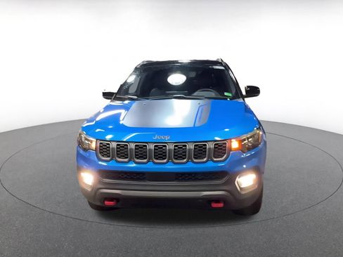 Used 2025 Jeep Compass Trailhawk image 4