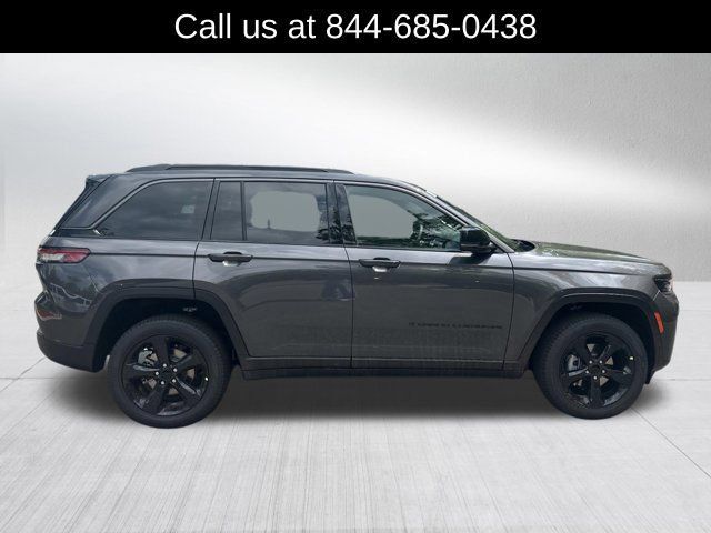 New 2026 Jeep Grand Cherokee Limited w/ Limited Altitude Package AWD/4WD image 4
