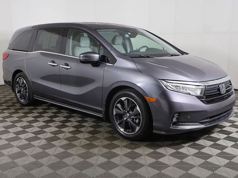 Used 2023 Honda Odyssey Elite image 2