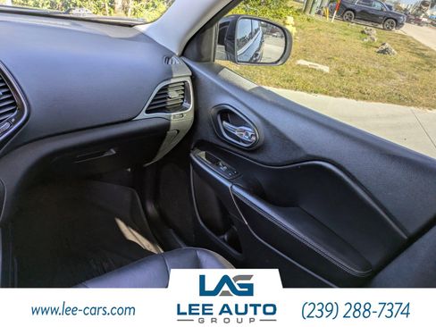 Used 2019 Jeep Cherokee Limited image 15