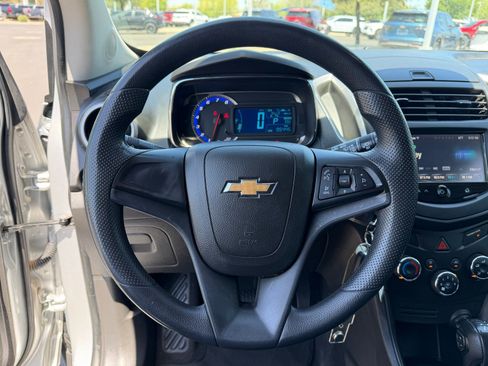 Used 2016 Chevrolet Trax LS FWD image 17