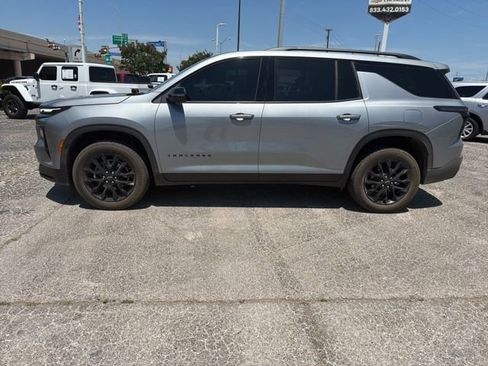 Used 2026 Chevrolet Traverse LT w/ Midnight/Sport Edition FWD image 5