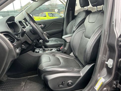 Used 2019 Jeep Cherokee Limited w/ Luxury Group image 12