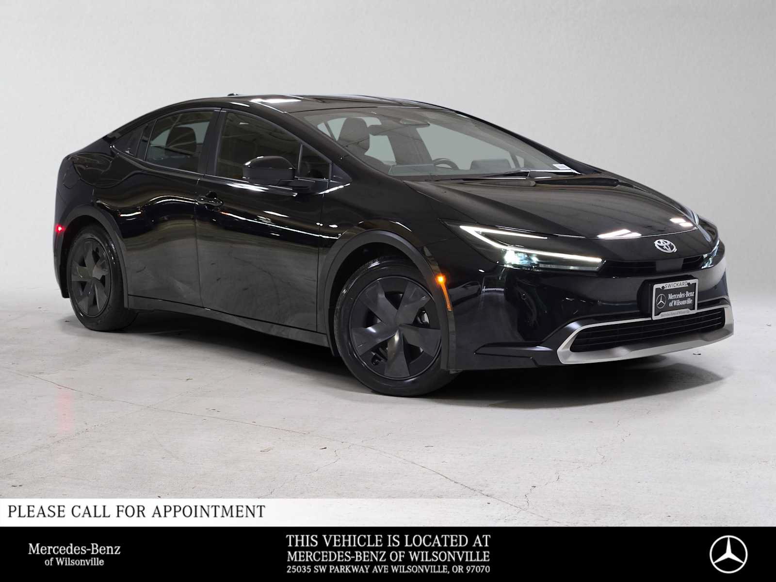 Used 2025 Toyota Prius Plug-In Hybrid FWD image 1