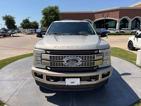 Used 2017 Ford F250 Platinum w/ Platinum Ultimate Package AWD/4WD image 2