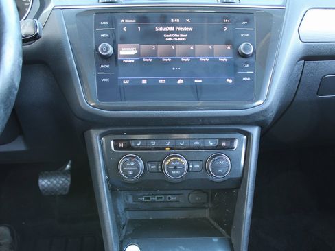 Used 2018 Volkswagen Tiguan SE w/ Panoramic Sunroof Package image 14