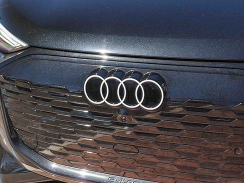 Certified 2025 Audi Q6 e-tron Premium w/ Convenience Package AWD/4WD image 13