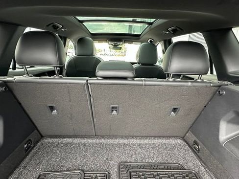 Certified 2025 Volkswagen Tiguan SE R-Line AWD/4WD image 18