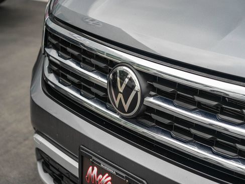 Used 2023 Volkswagen Atlas SE w/ Panoramic Sunroof Package FWD image 4