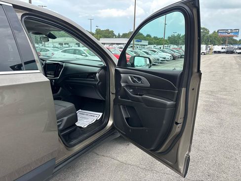 Used 2020 Chevrolet Traverse LT FWD image 9
