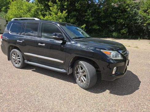 Used 2013 Lexus LX 570 4WD w/ Luxury Pkg image 22