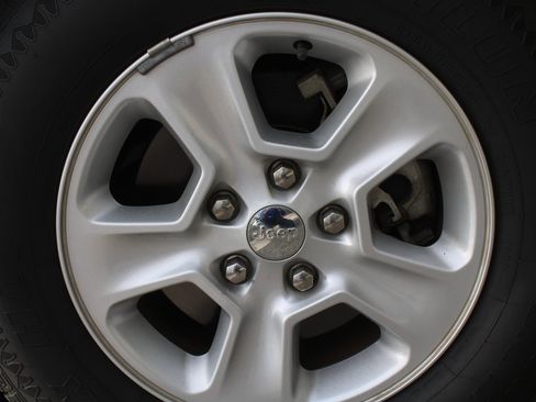 Used 2017 Jeep Grand Cherokee Laredo w/ Quick Order Package 2BE image 15