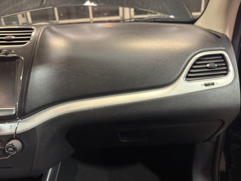 Used 2015 Dodge Journey R/T w/ Flexible Seating Group image 21